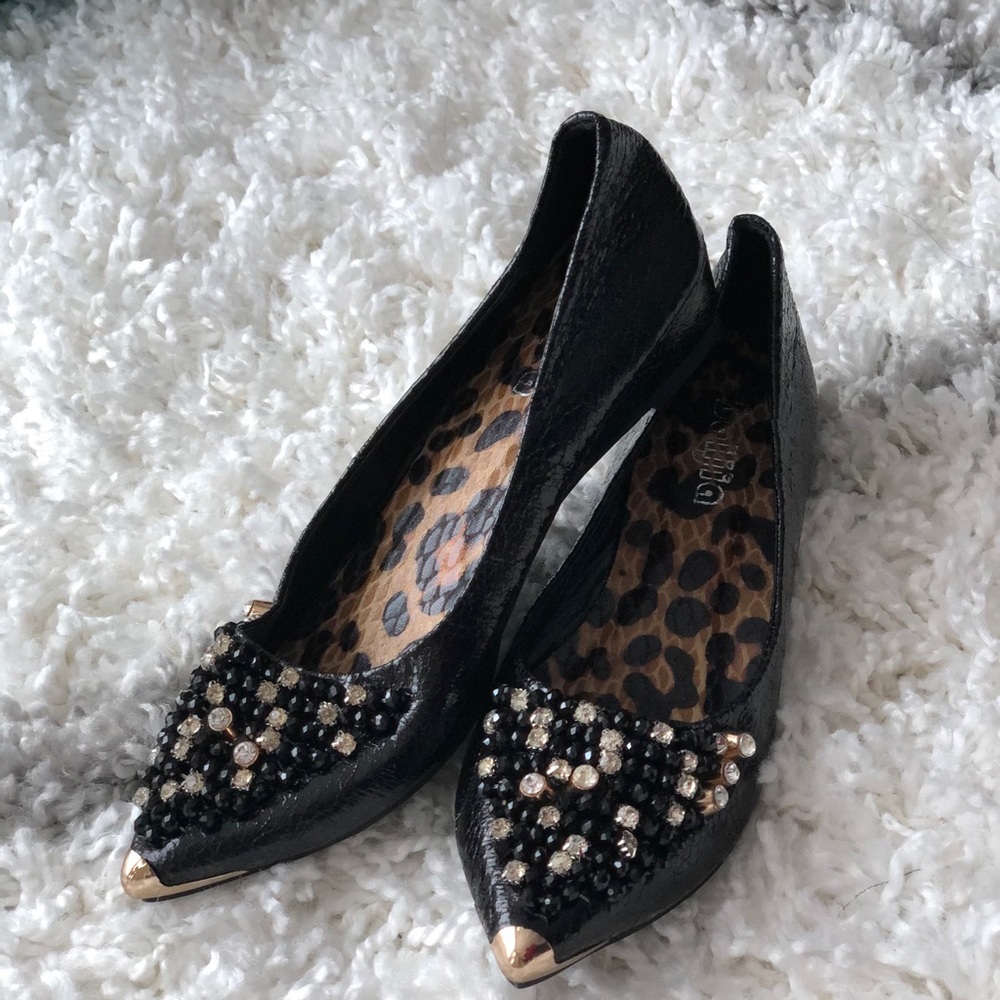 Flat shoes with stones and studs